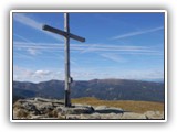 Gipfelkreuz - dahinter die 7 Gipfelwanderung